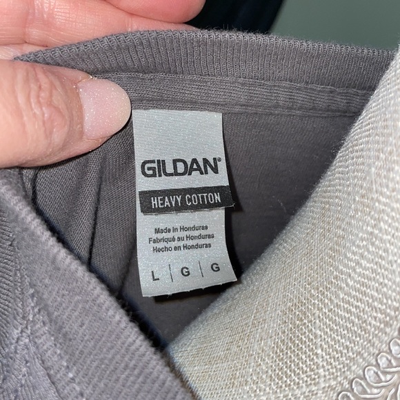 Gildan large, long sleeve, gray Christmas shirt. - Picture 4 of 6